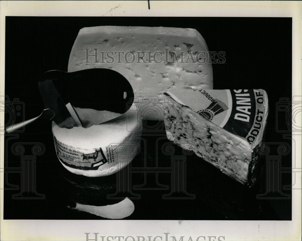 1988 Press Photo Goat, Havarti And Blue Cheese Pizza - RRW56791 - Historic Images