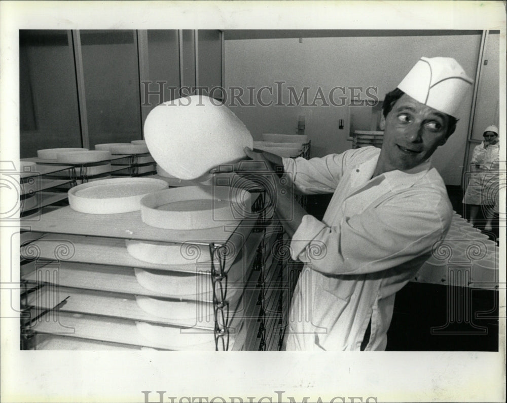 1990 Press Photo Francois Capt of Old European Cheese - RRW56795 - Historic Images