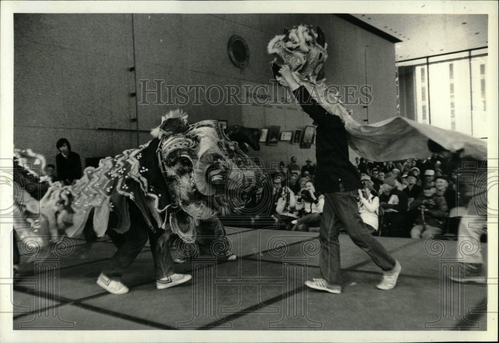 1981 Press Photo Chinese New Year Lion Dance - RRW56823 - Historic Images
