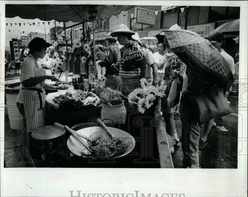 1990 Press Photo Chicago Chinatown Summer Fair Vendors - RRW56849 - Historic Images