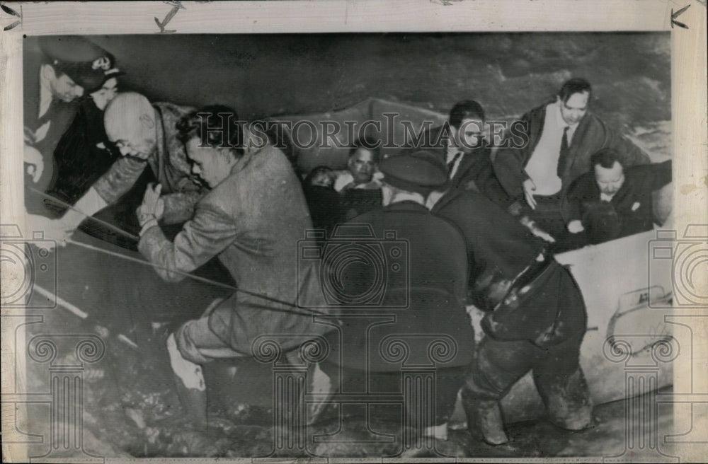 1954 Press Photo U.S. Navy Neptune Survivors Afloat - RRW57037 - Historic Images