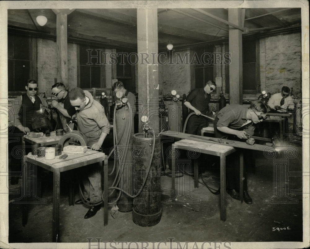 Press Photo Knights of Colombus Acetylene Welding Class - RRW57085 - Historic Images