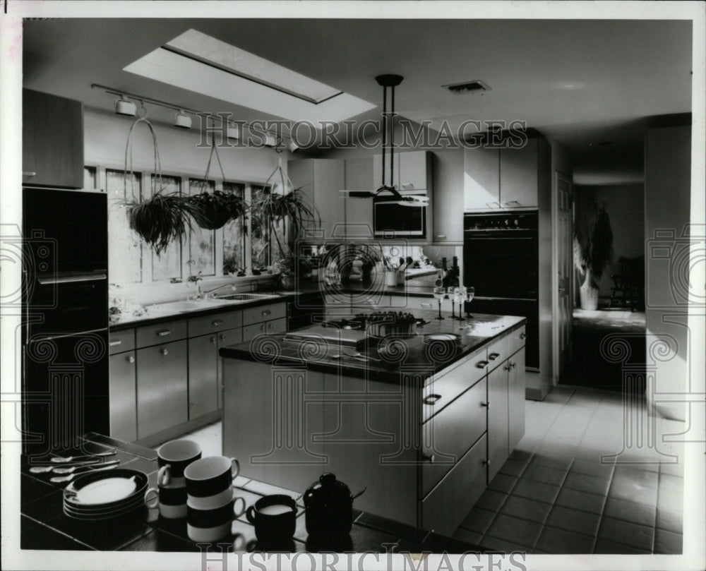 1989 Press Photo Wood Mode Cabinetry Kitchen Island - RRW57089 - Historic Images