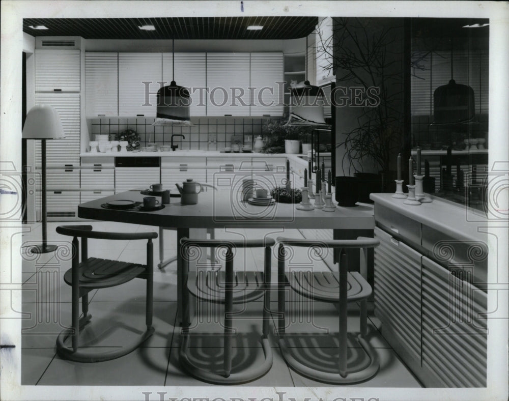 1984 Press Photo White Kitchen Modern Efficient - RRW57095 - Historic Images