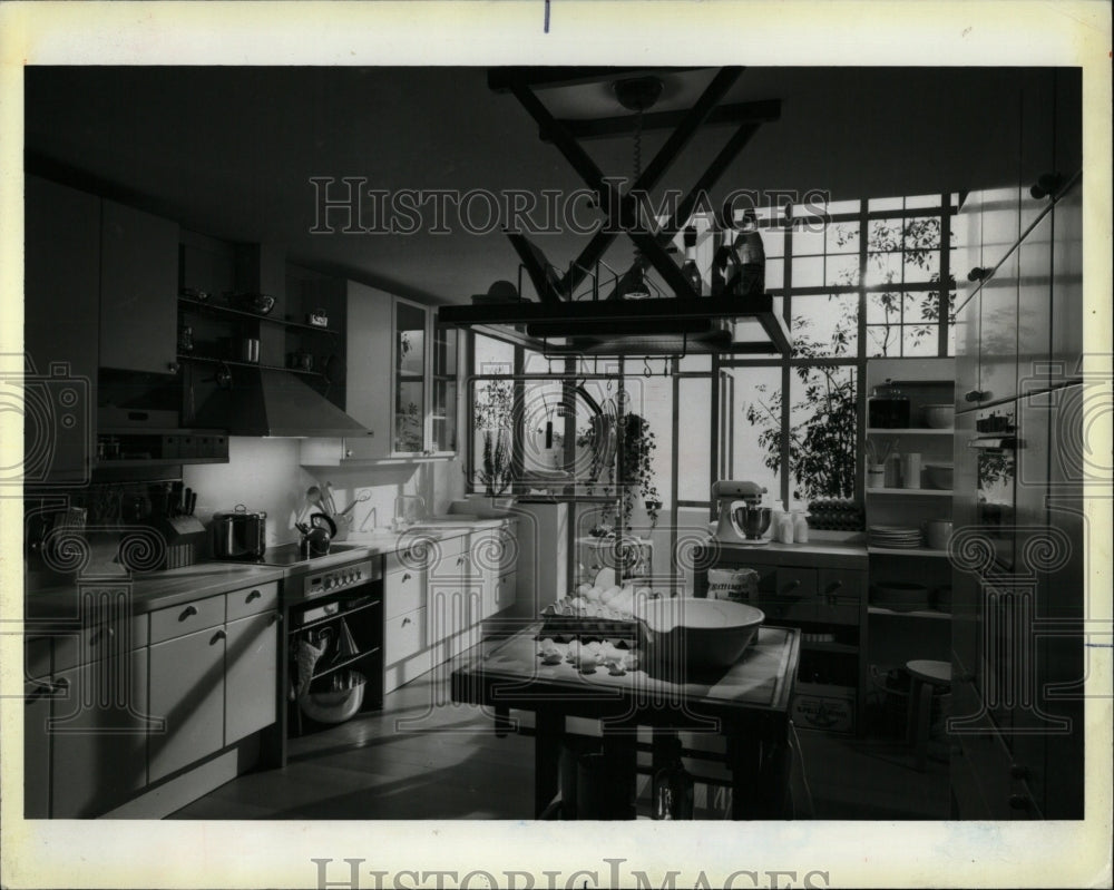 1986 Press Photo A Kitchen Can Be Neat Without Being St - RRW57097 - Historic Images