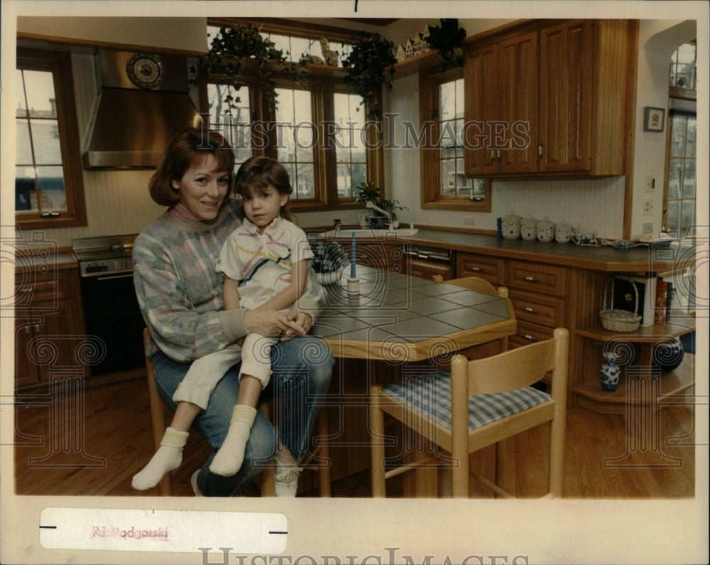 1989 Press Photo Carr Family Remodels their Kitchen - RRW57103 - Historic Images