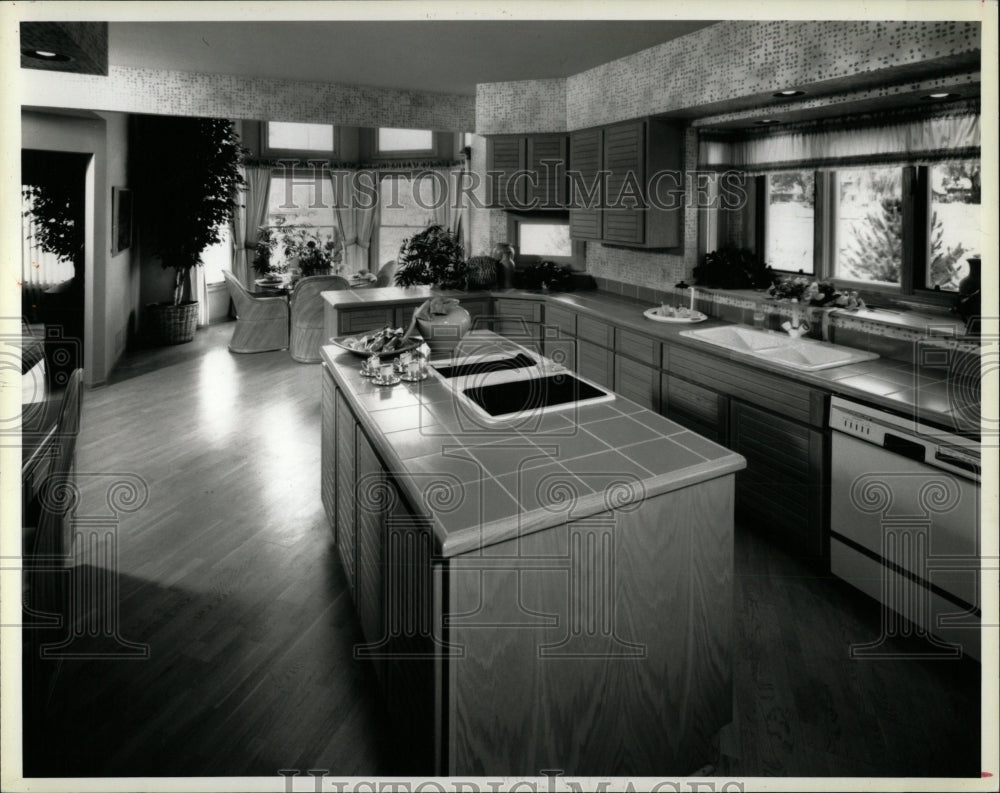 1990 Press Photo Hildale Model&#39;s Kitchen - RRW57113 - Historic Images