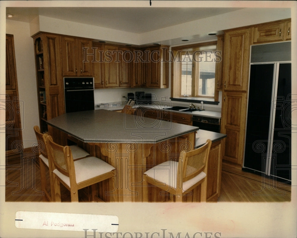 1989 Press Photo Remodeled Kitchen In Oak Park, - RRW57115 - Historic Images