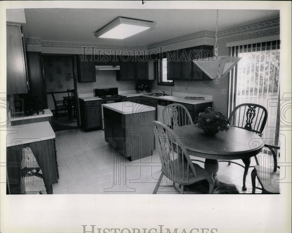 1989 Press Photo F1 Builders Residential Kitchen Model - RRW57135 - Historic Images