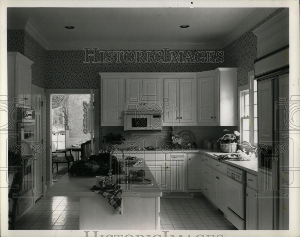 1991 Press Photo Traditional White Kitchen Cabinet - RRW57139 - Historic Images