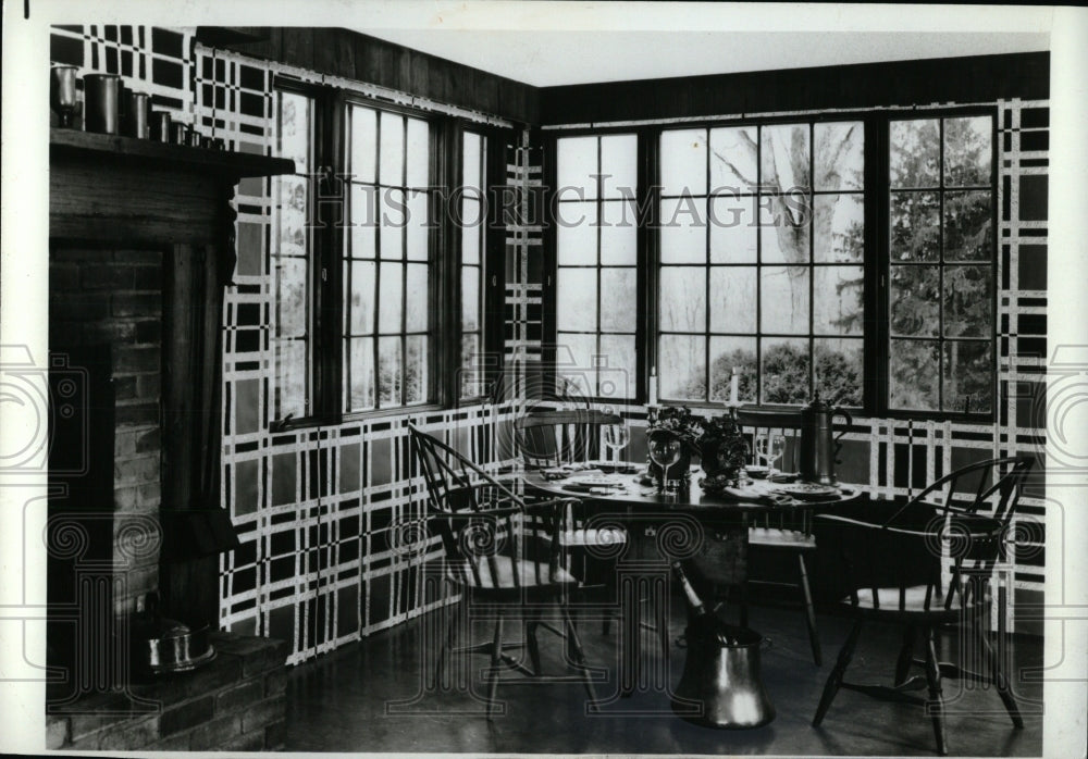 1982 Press Photo Model Living Room Plaid Wallpaper - RRW57173 - Historic Images