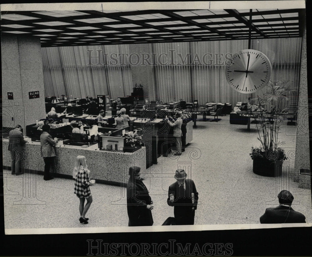 1972 Press Photo First National Bank Chicago Bomb Hoax - RRW57223 - Historic Images