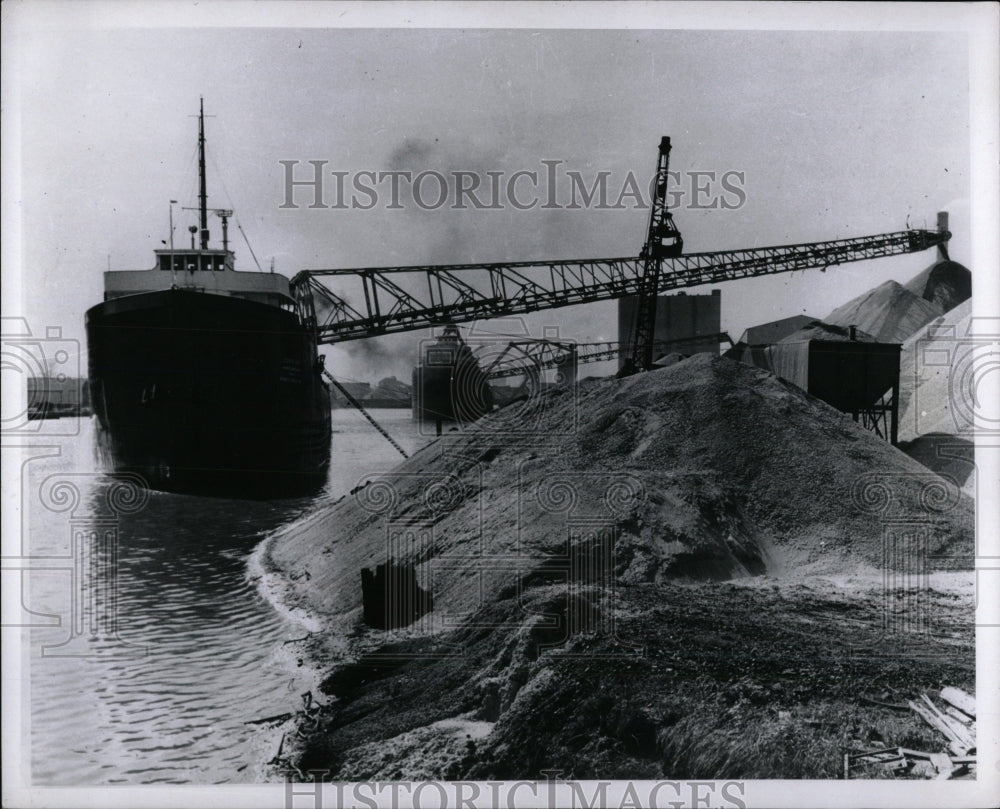 1969 Press Photo Rouge River Conneaut T.W. Robinson - RRW57303 - Historic Images