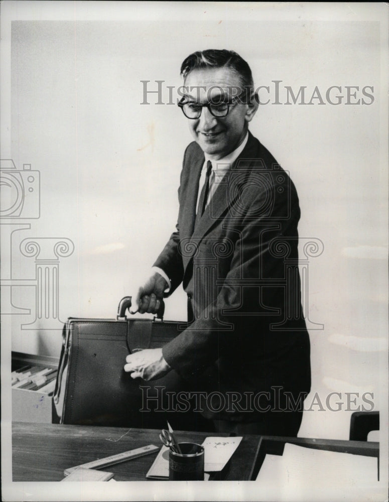 1964 Press Photo Leon Shull National Director ADA - RRW57319 - Historic Images