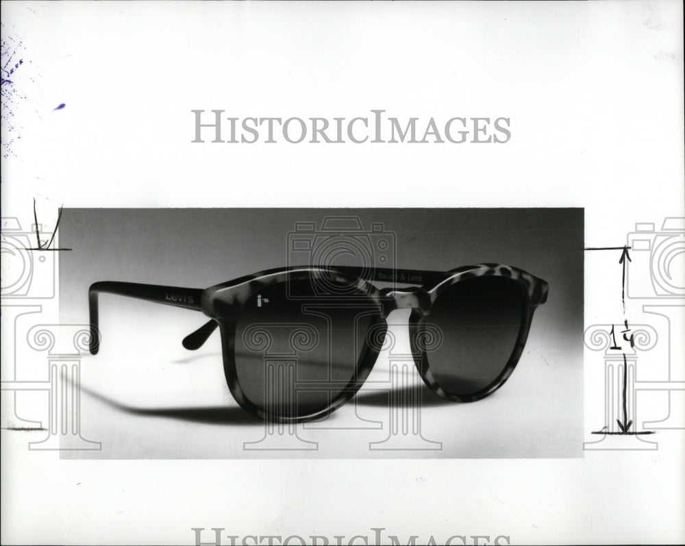 1991 Press Photo Levi Bausch Lomb market sunglasses - RRW57411 - Historic Images