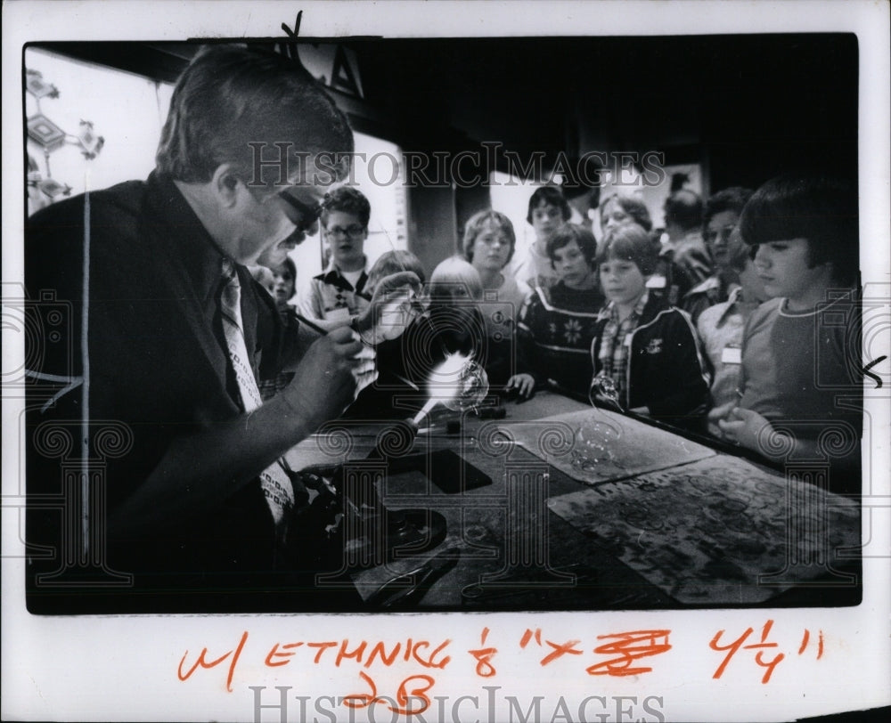 1979 Press Photo Glass Blowing - RRW57413 - Historic Images