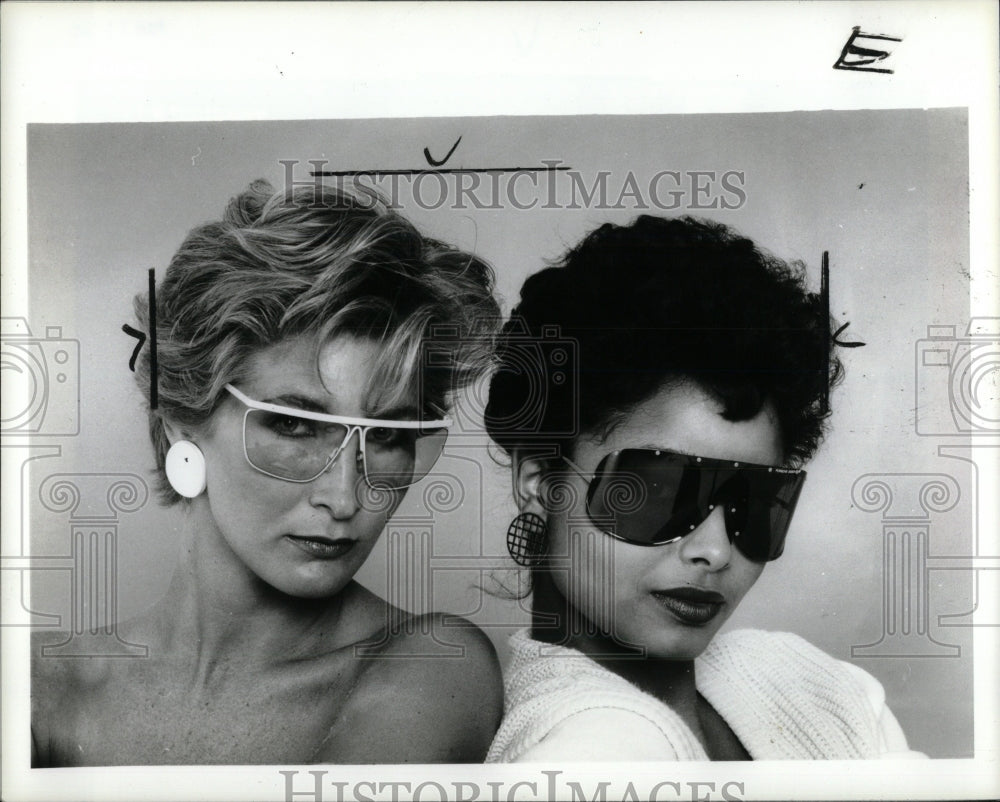 1982 Press Photo two women model sunglasses - RRW57429 - Historic Images