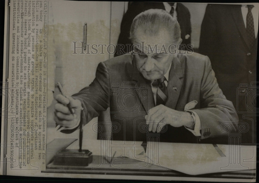 1968 Press Photo White Ceremony Resolution Washington - RRW57571 - Historic Images