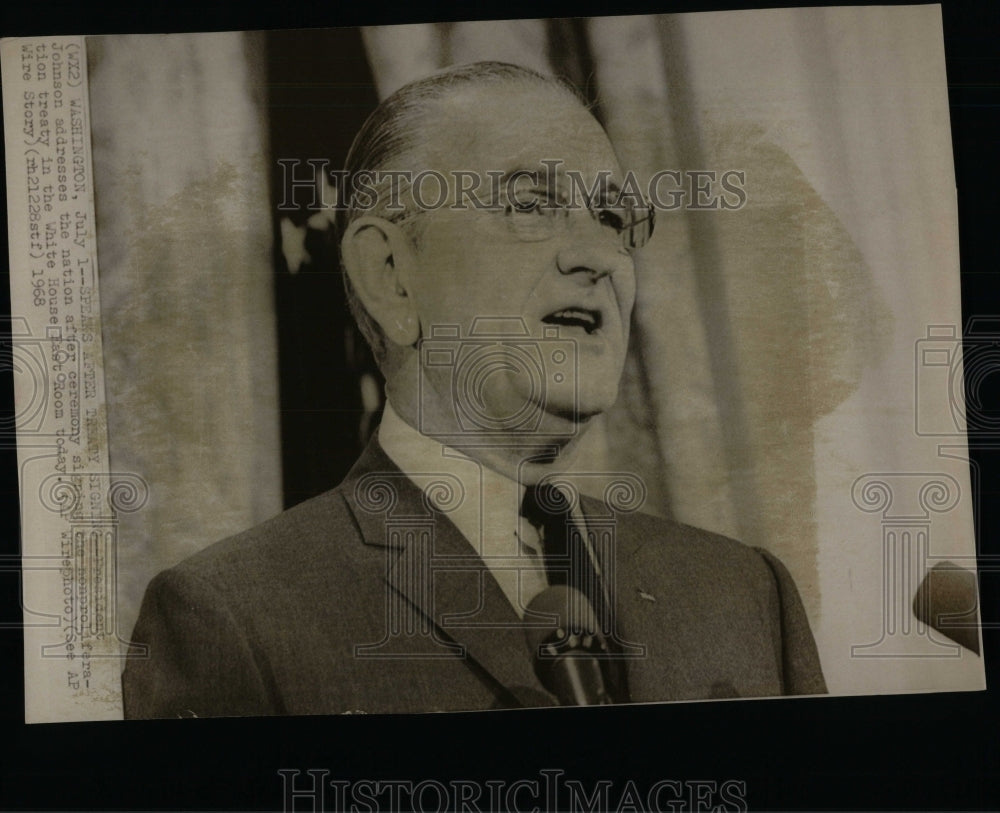 1968 Press Photo Johnson Address Ceremony Sign Treaty - RRW57573 - Historic Images