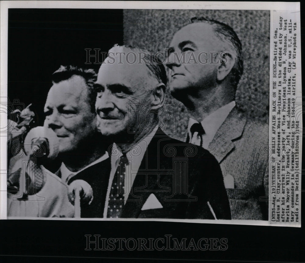 1961 Press Photo President Lyndon B. Johnson Tours - RRW57579 - Historic Images