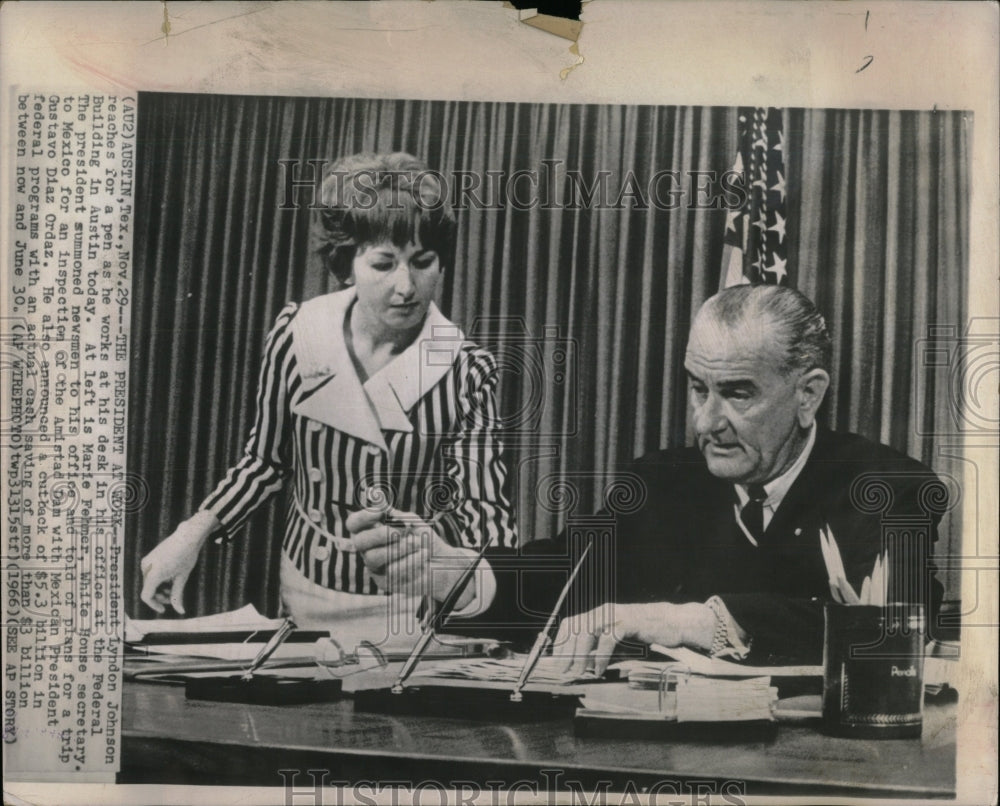 1966 Press Photo President Johnson at Work - RRW57595 - Historic Images