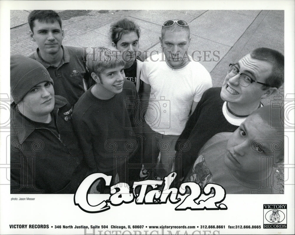 2001 Press Photo Catch 22 Ryan Eldred Tomas Kalnoky - RRW57775 - Historic Images