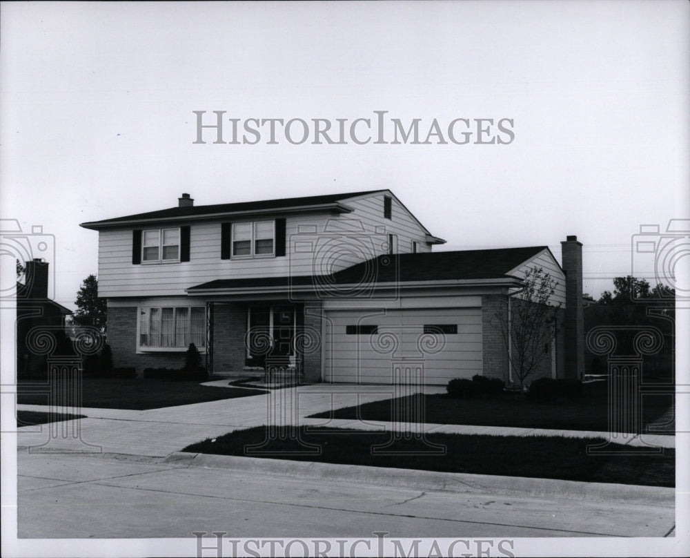 1964 Press Photo Home Novak Practicing medicine License - RRW57791 - Historic Images