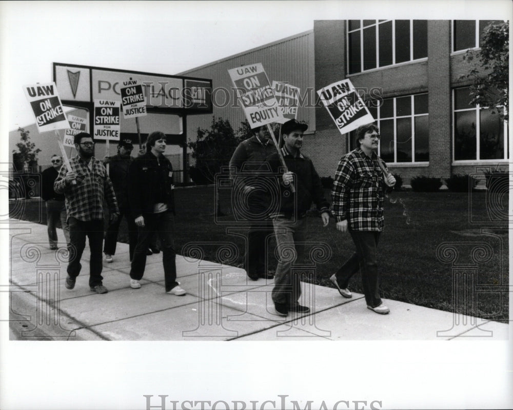 1984 Press Photo UAW Fier Piant Pontiac Mobes People - RRW57809 - Historic Images