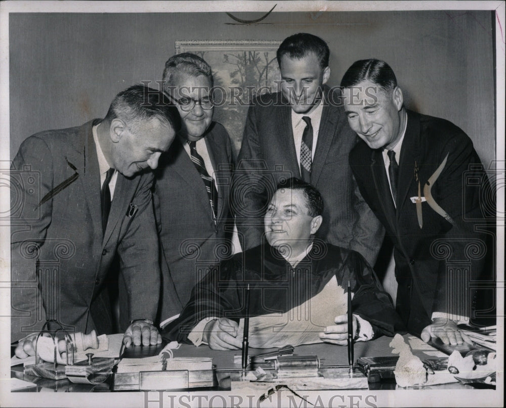 1962 Press Photo City County Bldg Judge Attorneys - RRW57819 - Historic Images