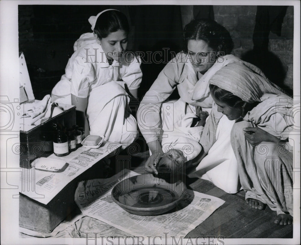 1953 Press Photo Pakistan People - RRW57851 - Historic Images
