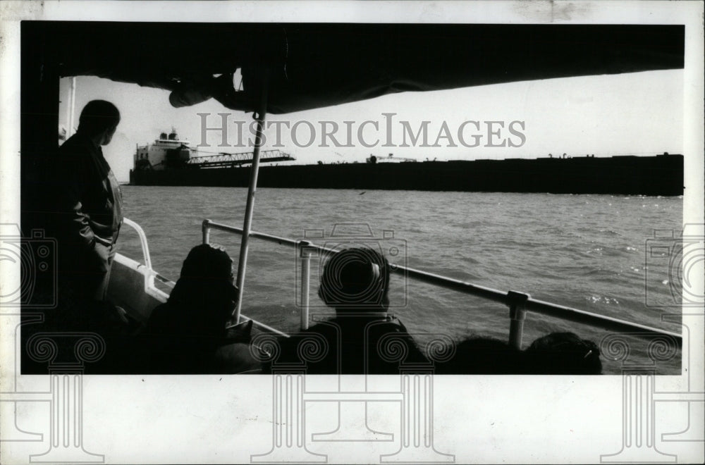 1984 Press Photo Freighter Passes &quot;Renaissance Queen&quot; - RRW57945 - Historic Images