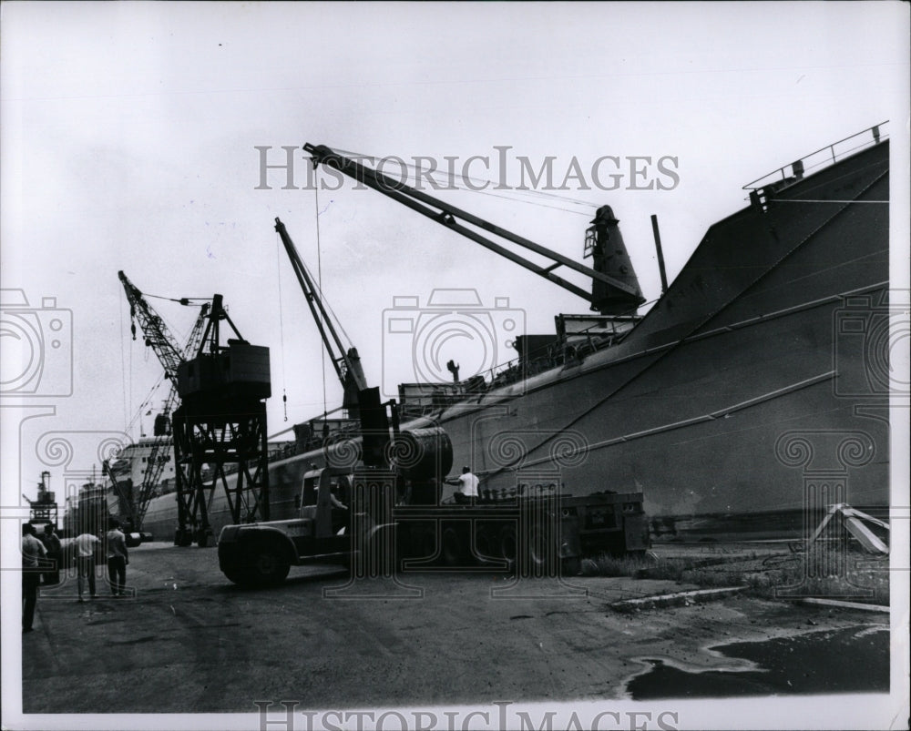 1968 Press Photo Detroit Marine Terminal Shipment Steel - RRW57973 - Historic Images