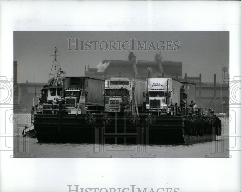 1990 Press Photo Barge With Tractor Trailers Detroit - RRW57977 - Historic Images