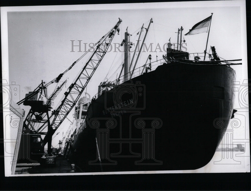 1973 Press Photo Detroit Harbor Shipping Boat Loading - RRW57995 - Historic Images