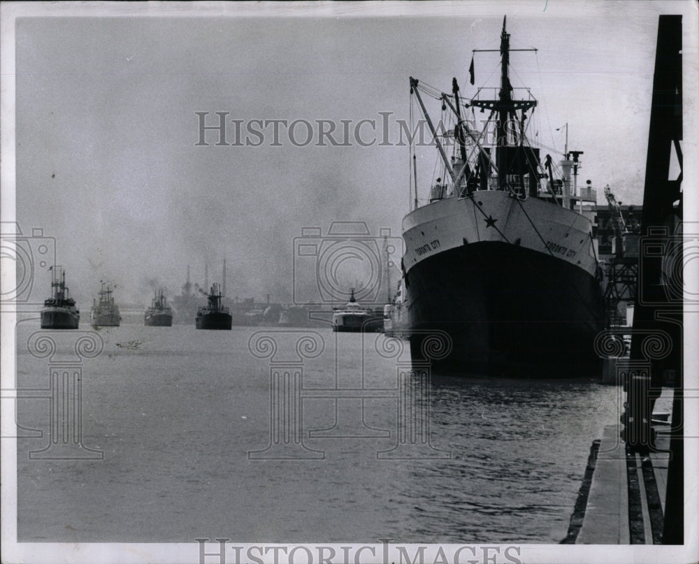 1966 Press Photo Four Boats In The River Wait To Dock - RRW58005 - Historic Images