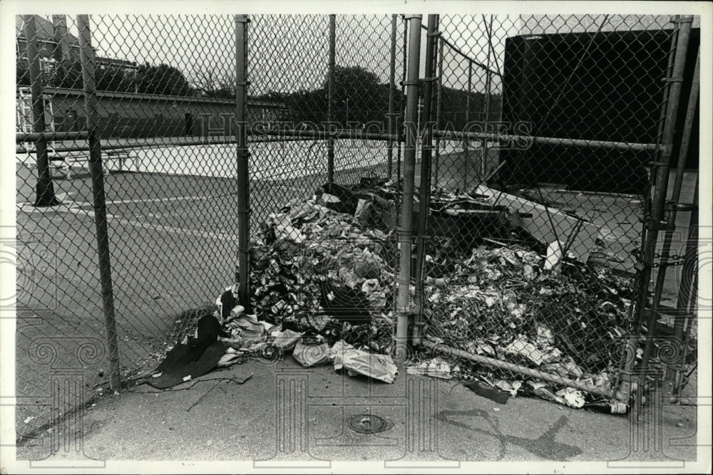 1979 Press Photo Ogden Park pool Trash fence Clements - RRW58103 - Historic Images