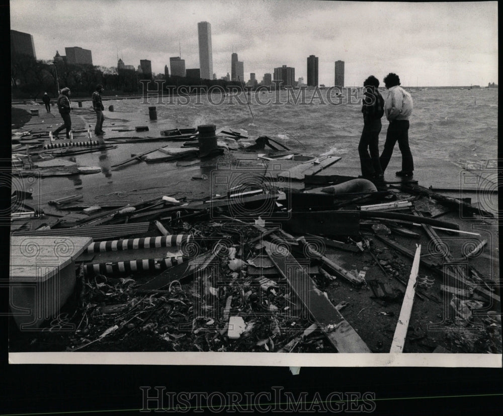 1975 Press Photo Flotsam churned Michiagn Shoreline - RRW58199 - Historic Images