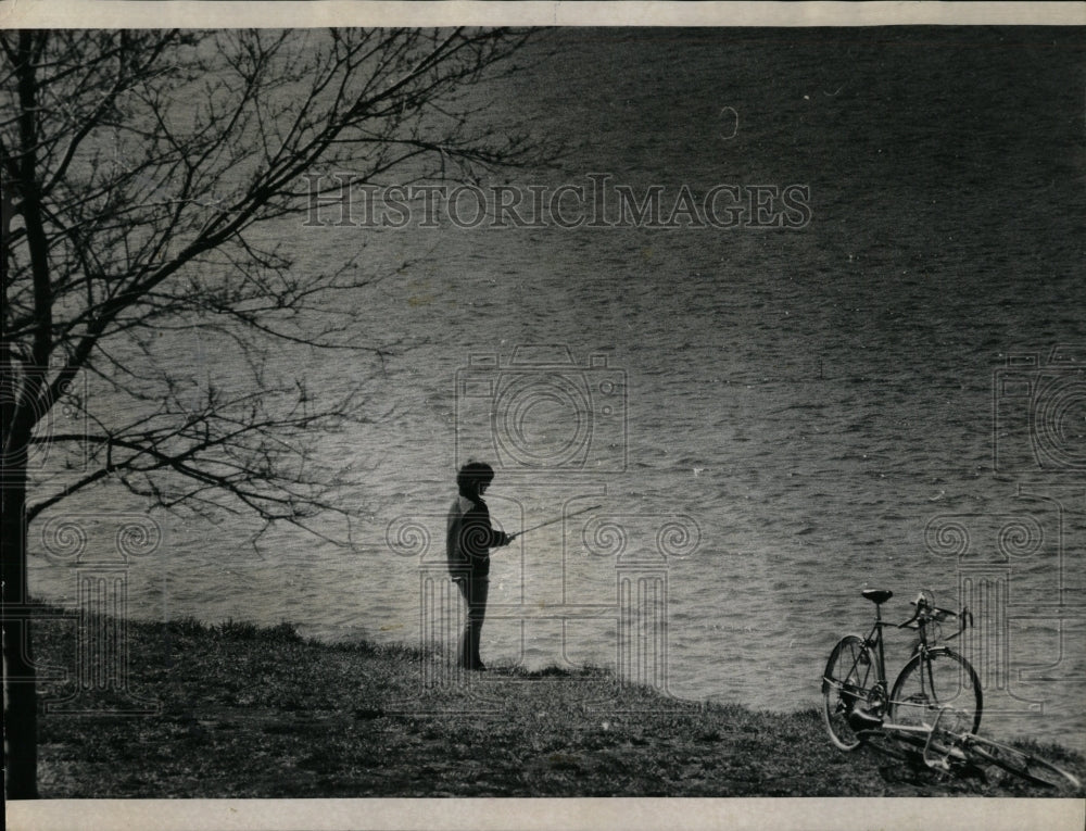 1974 Press Photo Belieu Lake Youngster Fishes Bike Brag - RRW58213 - Historic Images