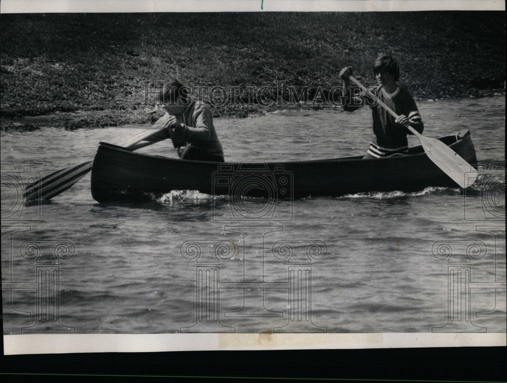 1974 Press Photo Big Dean Young Men Bend Lake Plaines - RRW58215 - Historic Images