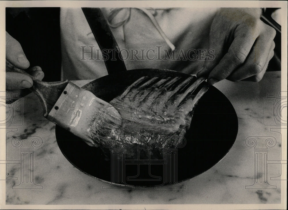 1981 Press Photo How to Make the Best of a Rack of Lamb - RRW58235 - Historic Images