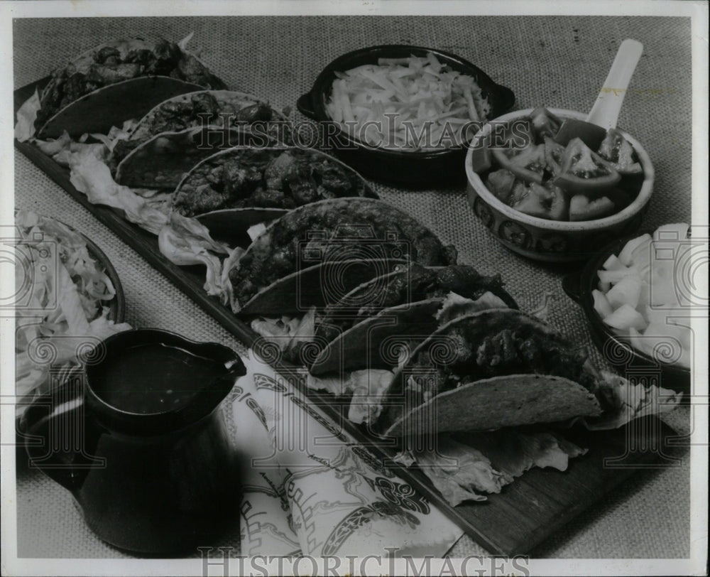 1980 Press Photo Lamb chops Parmesan tacos Disaes food - RRW58243 - Historic Images