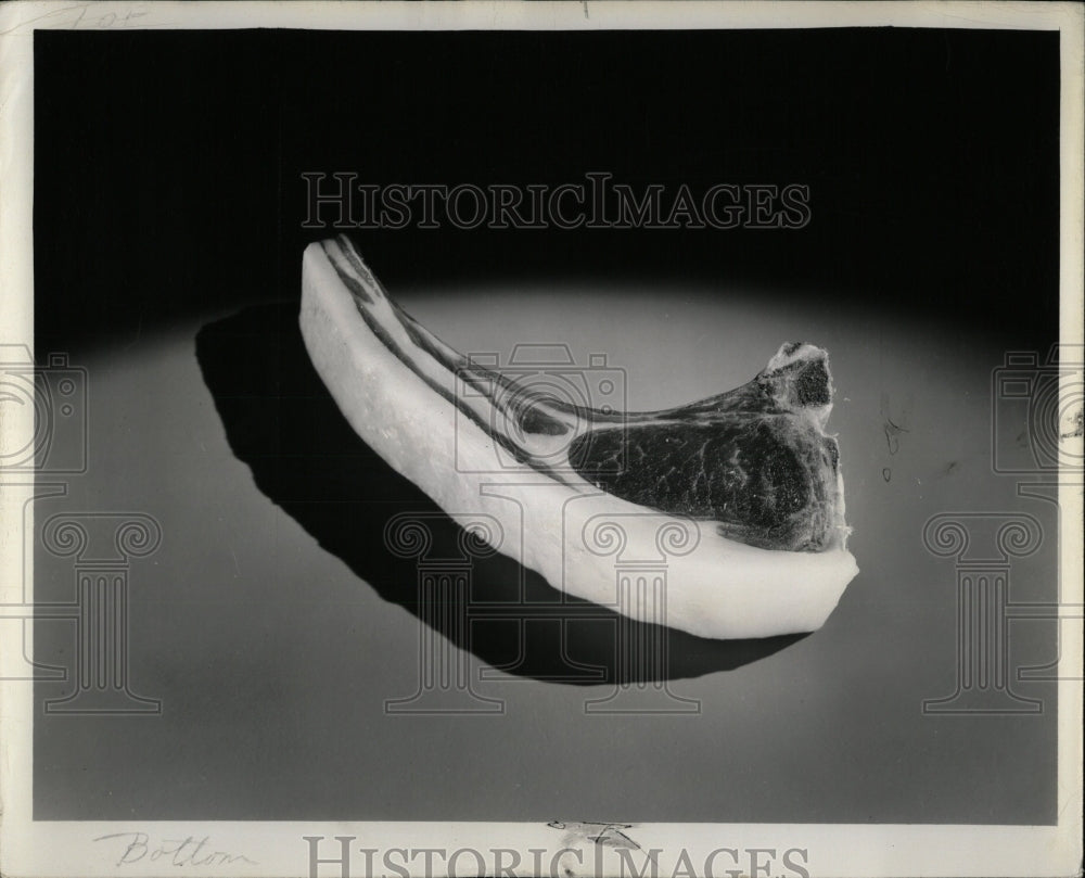 1958 Press Photo Rib chops filet bone Lake food Rich - RRW58279 - Historic Images