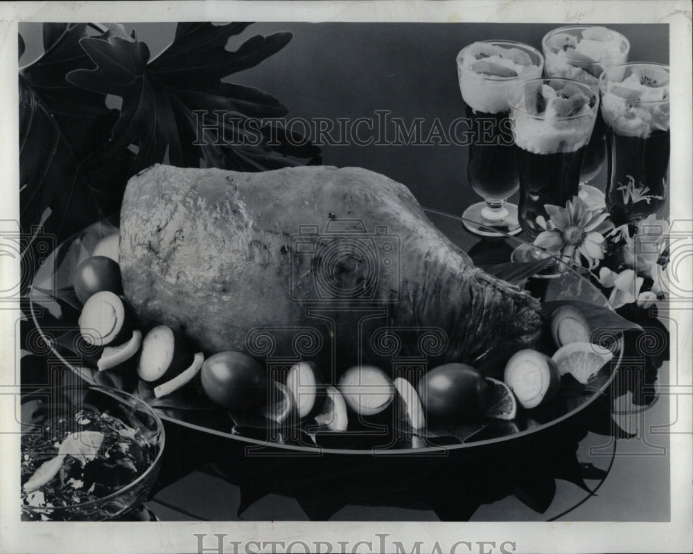 1982 Press Photo Lamb Leg Dish Easter Sunday - RRW58299 - Historic Images