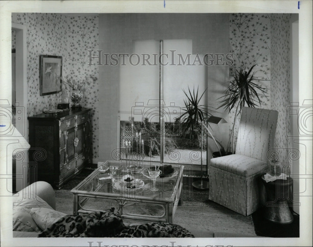 1983 Press Photo Wallpaper Surface Lambrequin Home - RRW58327 - Historic Images