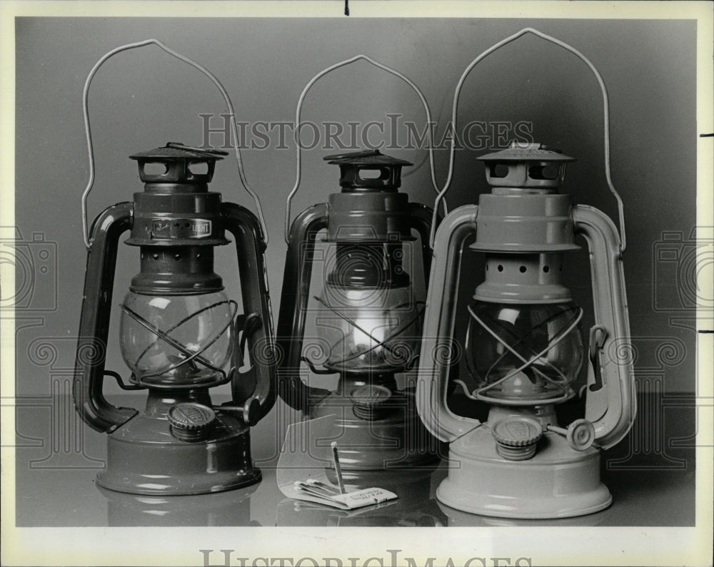 1985 Press Photo Lovely Lantern Indoor Kerosene - RRW58363 - Historic Images