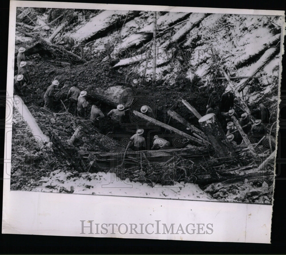 1963 Press Photo Logger Bottom Mammoth Slide Rescue - RRW58371 - Historic Images