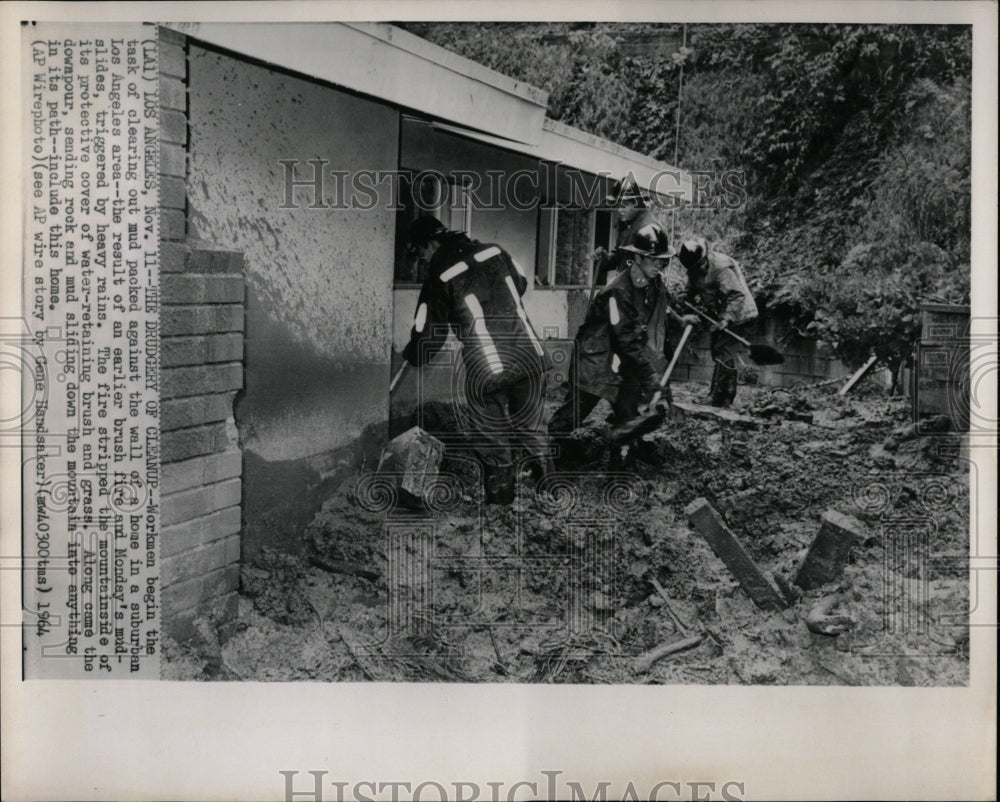 1964 Press Photo Los Angels Fire Brush Grass Wokmen - RRW58405 - Historic Images