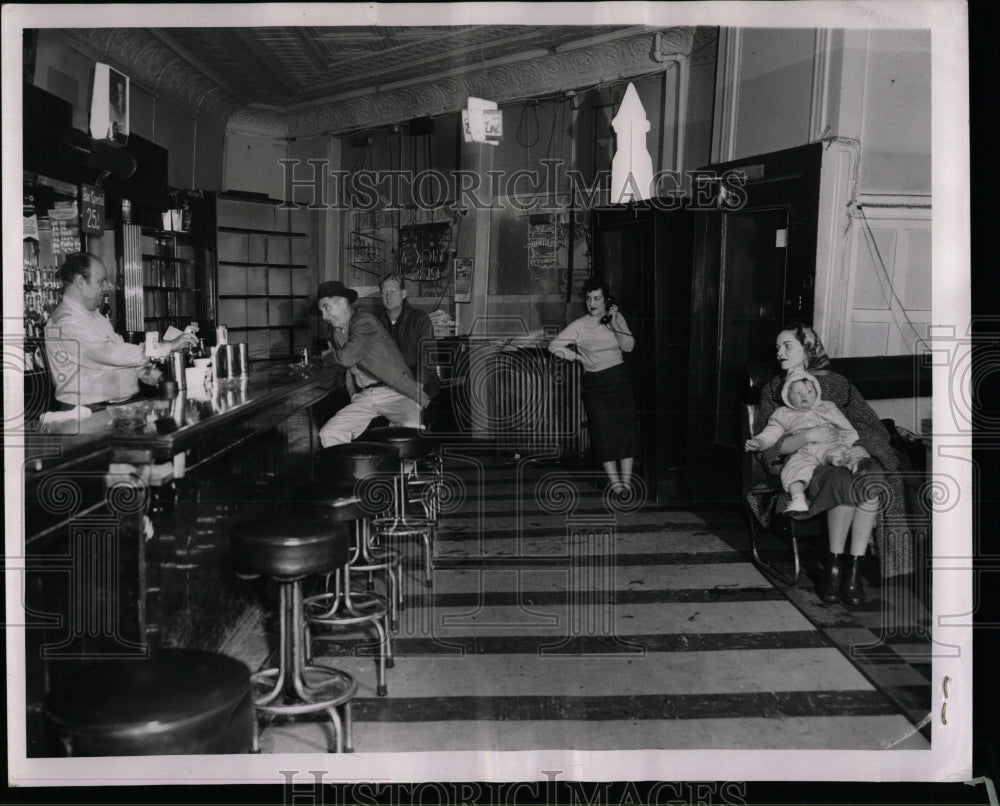 1958 Press Photo Saloon Landmark Drink cockeyed Level - RRW58409 - Historic Images