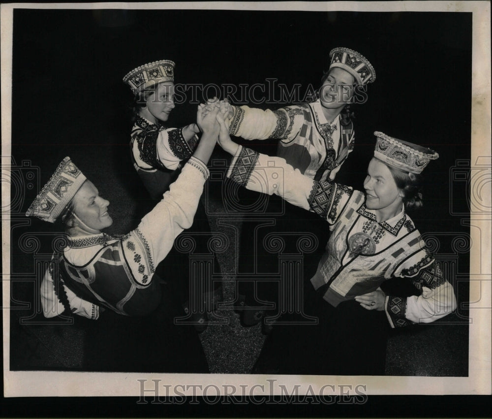 1962 Press Photo Holloween Dance girls Tornonto Canada - RRW58459 - Historic Images