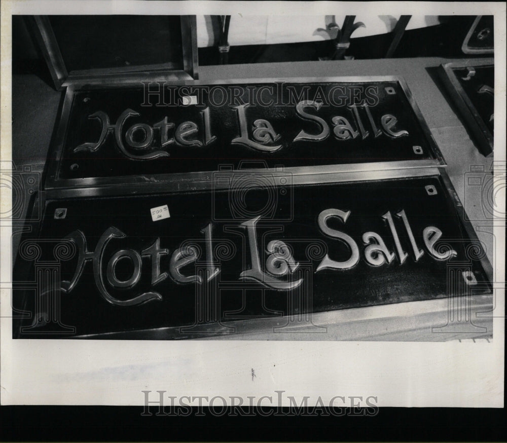 1976 Press Photo Souvenir brass door nob La Selle Hotel - RRW58505 - Historic Images